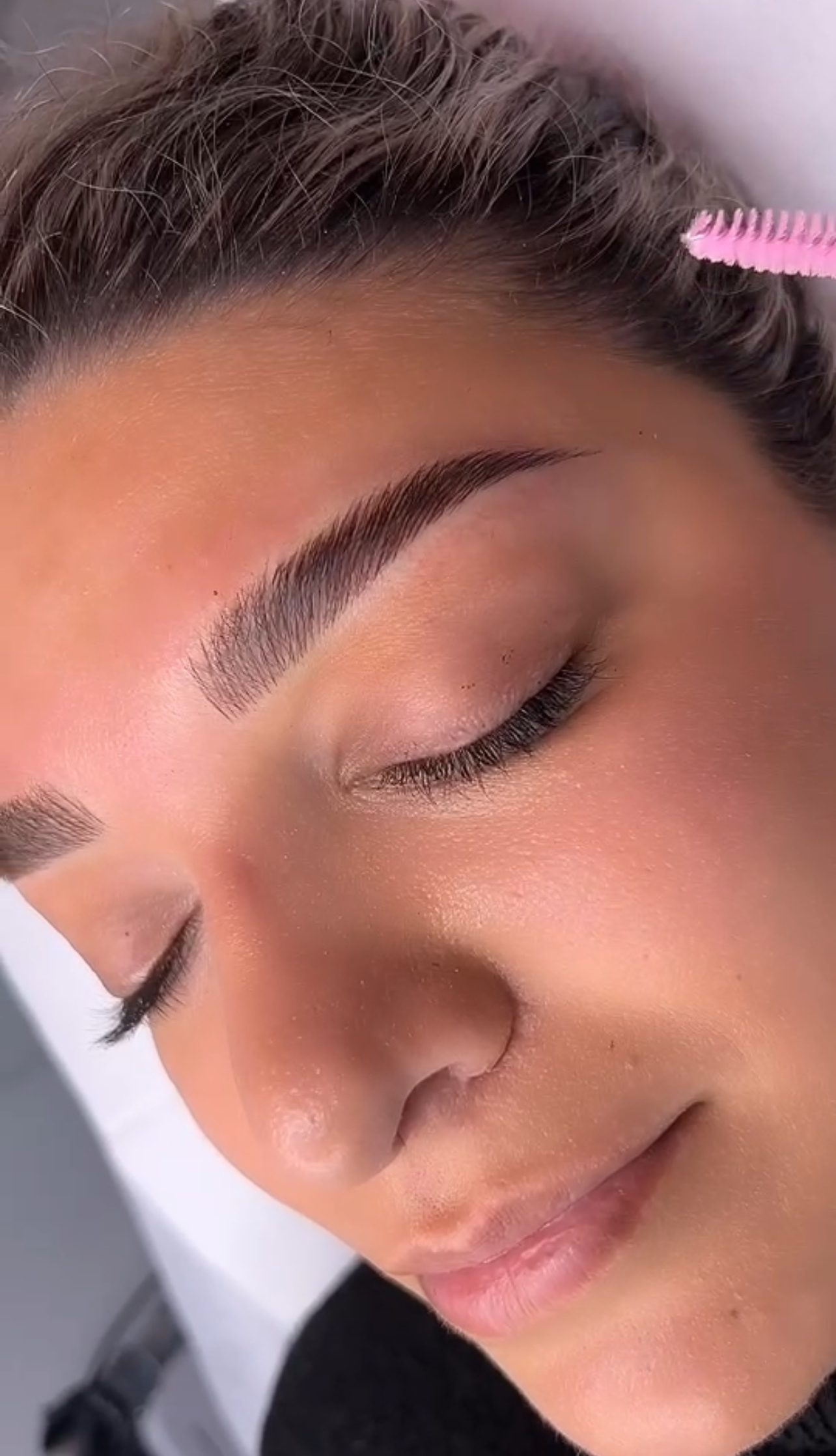 PMU wenkbrauwen met zacht powder/ombré effect bij Whitney’s Beauty Addicts in Melick